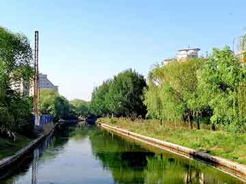爱上海：This charming city of Shanghai begins to show its unique charm.